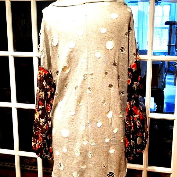 Frumus Heather 🤍Gray Distressed Dolman Top shirt, blouse - Picture 5 of 7